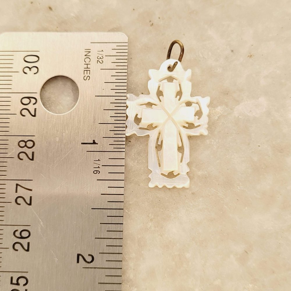 Vintage Mother of Pearl Etched Cross Pendant - Picture 3 of 3